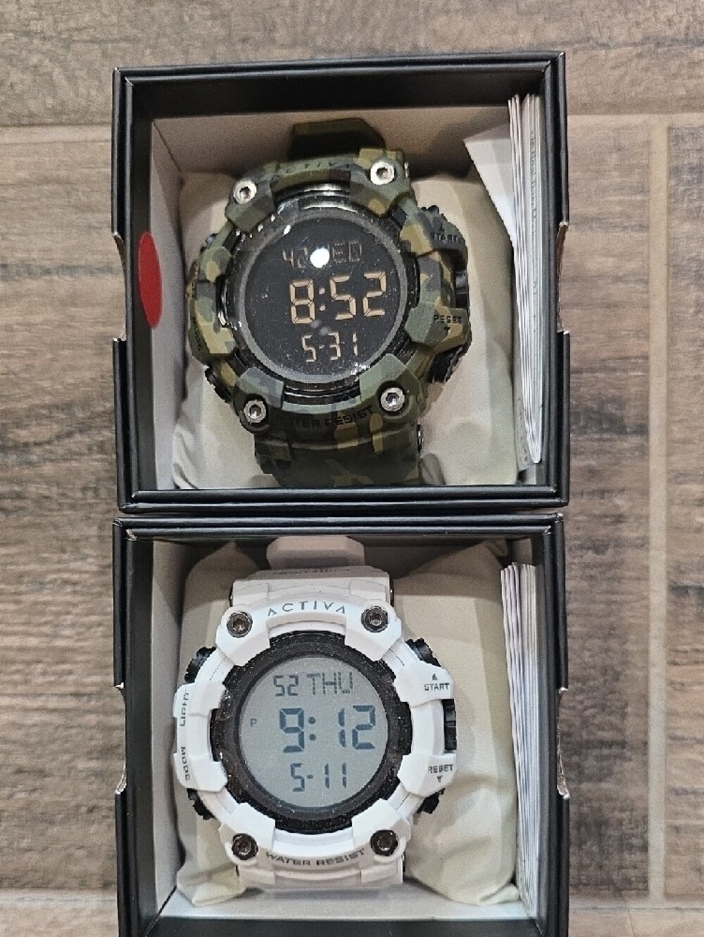 88 89. Set Of 2 Men's ACTIVA watches